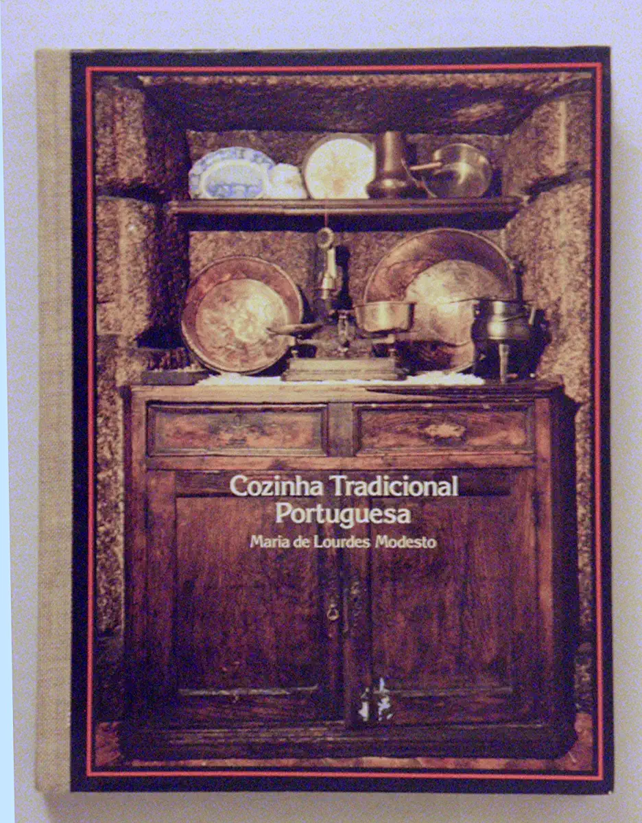 Capa do Livro A Cozinha Tradicional Portuguesa - Maria de Lourdes Modesto