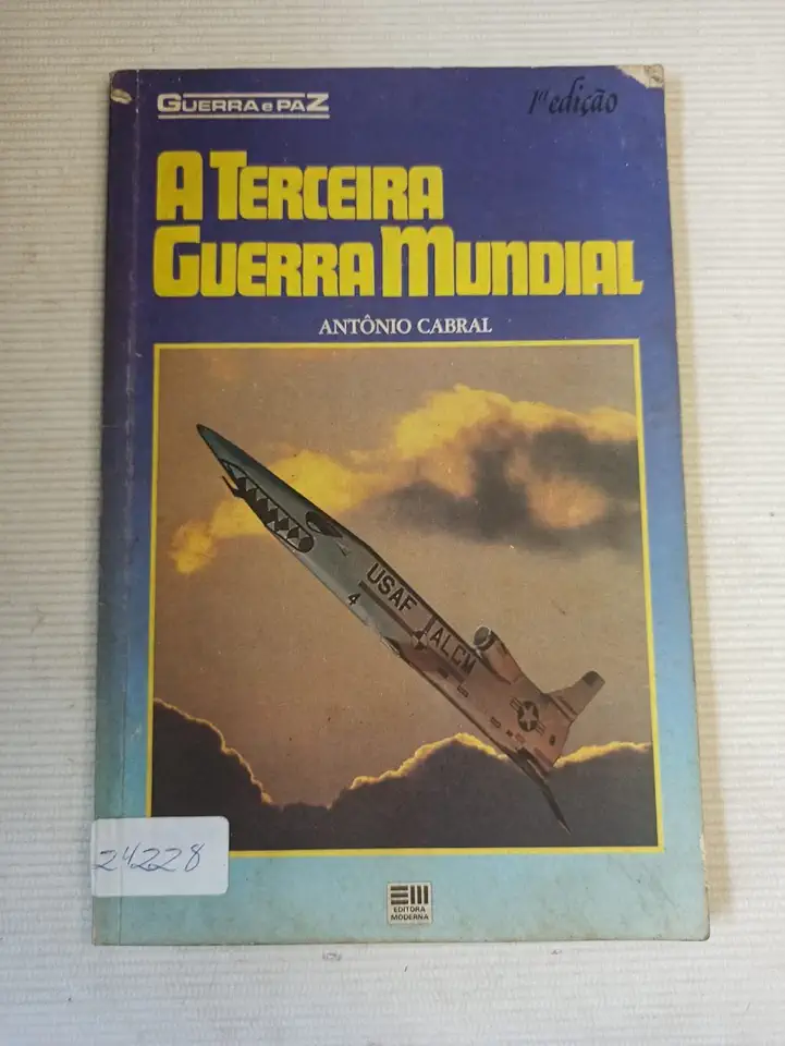 Capa do Livro A Terceira Guerra Mundial - Antônio Cabral