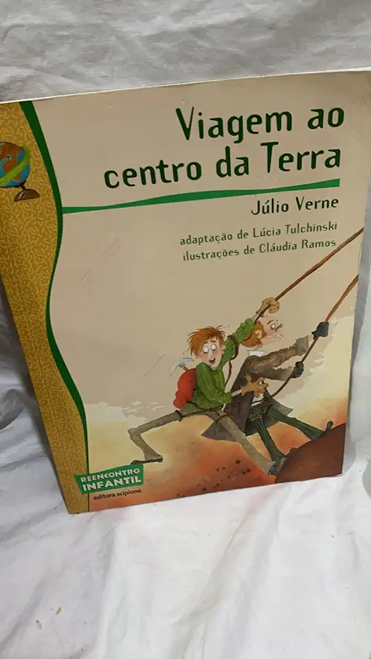 Capa do Livro Viagem ao Centro da Terra - Júlio Verne