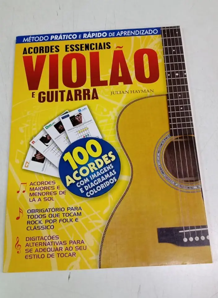 Capa do Livro Acordes Essenciais: Violão E Guitarra - Julian Hayman