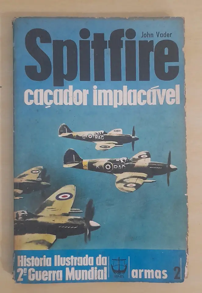 Capa do Livro Spitfire Caçador Implacável - John Vader