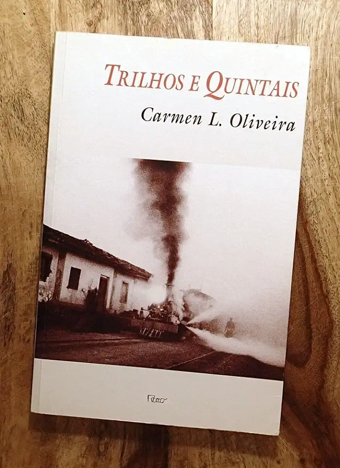 Capa do Livro Trilhos e Quintais - Carmen L. Oliveira