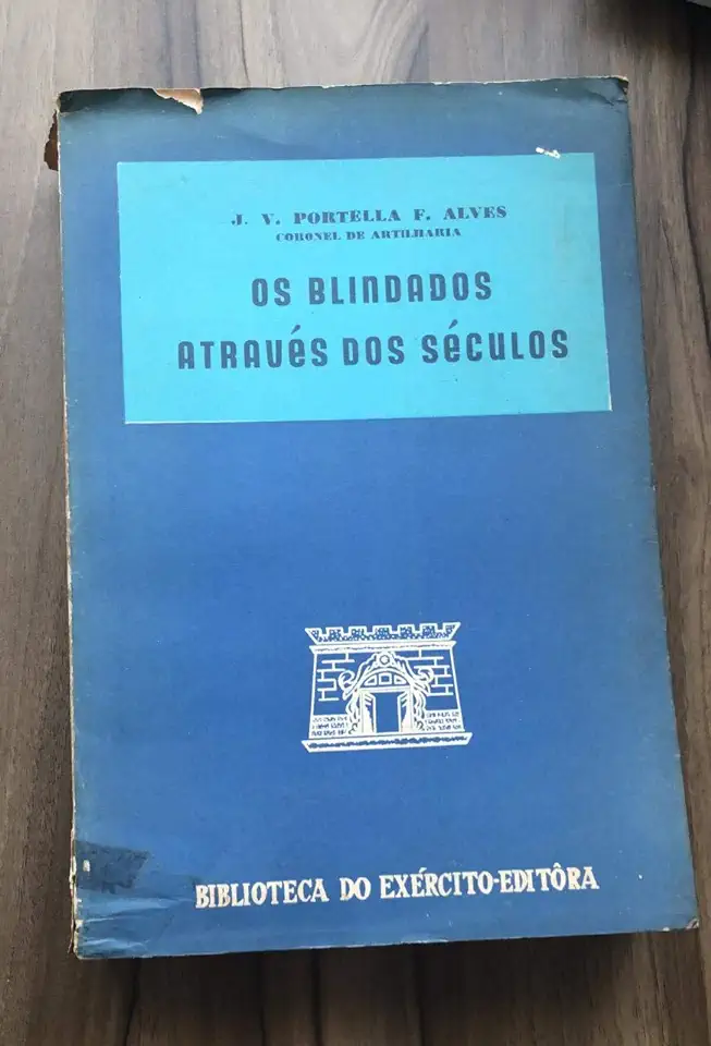 Capa do Livro Os Blindados Através dos Séculos - J. V. Portella F. Alves