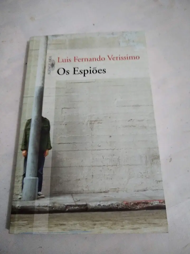 Capa do Livro Os Espiões - Luis Fernando Verissimo