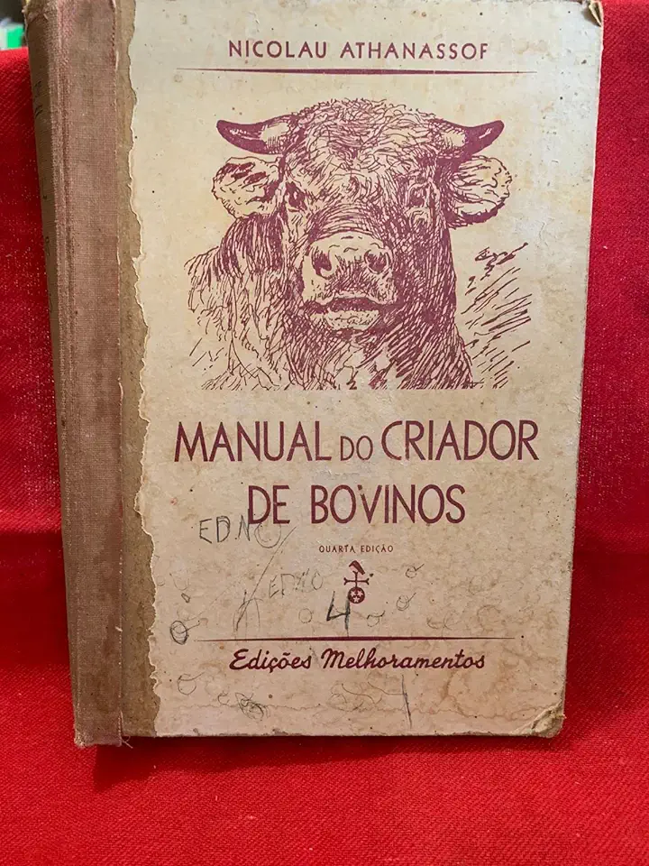 Capa do Livro Manual do Criador de Bovinos - Nicolau Athanassof