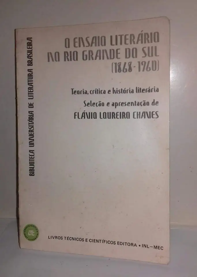 Capa do Livro O Ensaio Literário no Rio Grande do Sul 1868-1960 - Flávio Loureiro Chaves