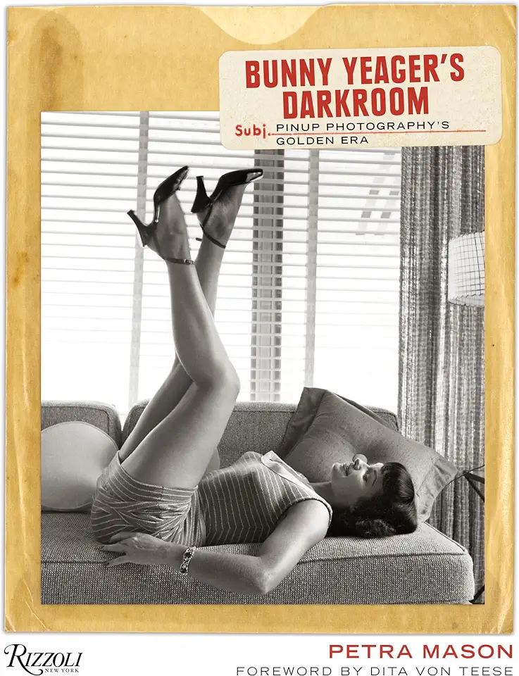 Capa do Livro Bunny Yeagers Darkroom: Pin-up Photographys Golden Era - Petra Mason