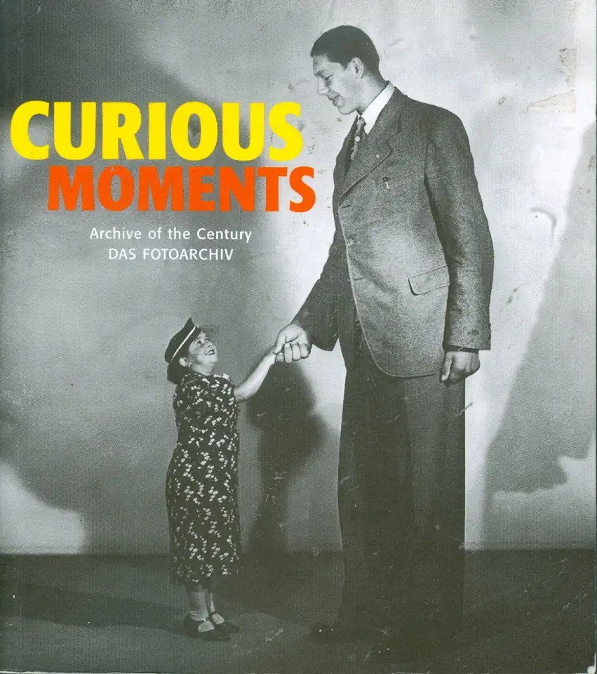 Capa do Livro Curious Moments - Hendrik Neubauer