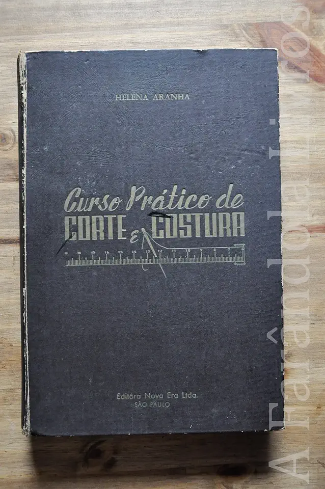 Capa do Livro Curso Prático de Corte e Costura - Helena Aranha