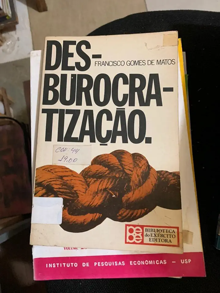 Capa do Livro Desburocratização - Francisco Gomes de Matos