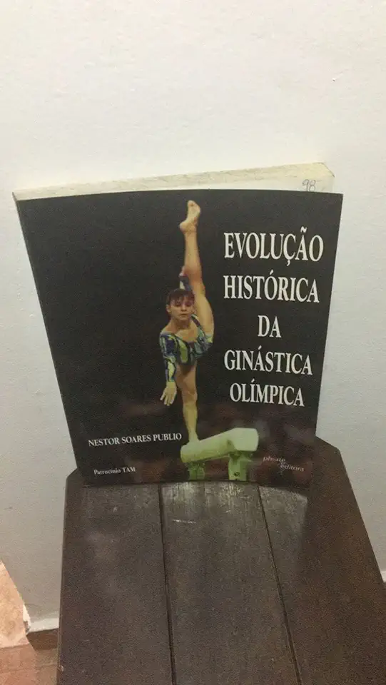 Capa do Livro Evolução Histórica da Ginástica Olímpica - Nestor Soares Publio