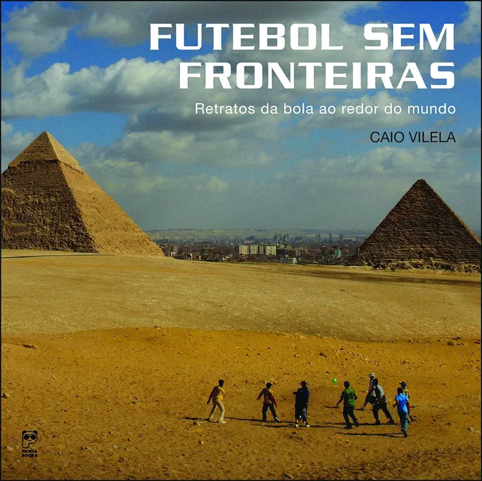 Capa do Livro Futebol sem Fronteiras - Retratos da Bola ao Redor do Mundo - Caio Vilela