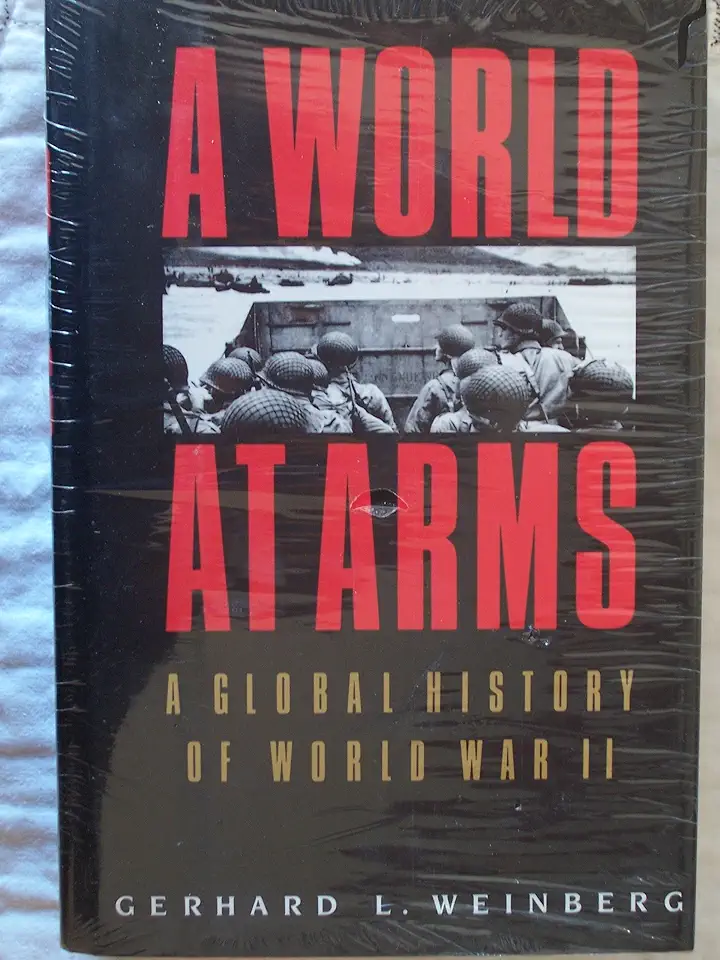 Capa do Livro A World At Arms - a Global History of World War II - Gerhard L. Weinberg